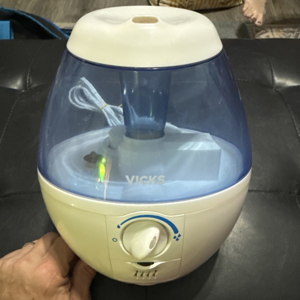 Vicks VUL520W Cool Mist Humidifier For Flu Season Same Day Shipping USA